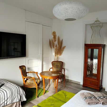 A La Villa Perroy Les Chambres Sont Spacieuses Et Les Petit-Dejeuners Offerts Dunkirk Exteriör bild
