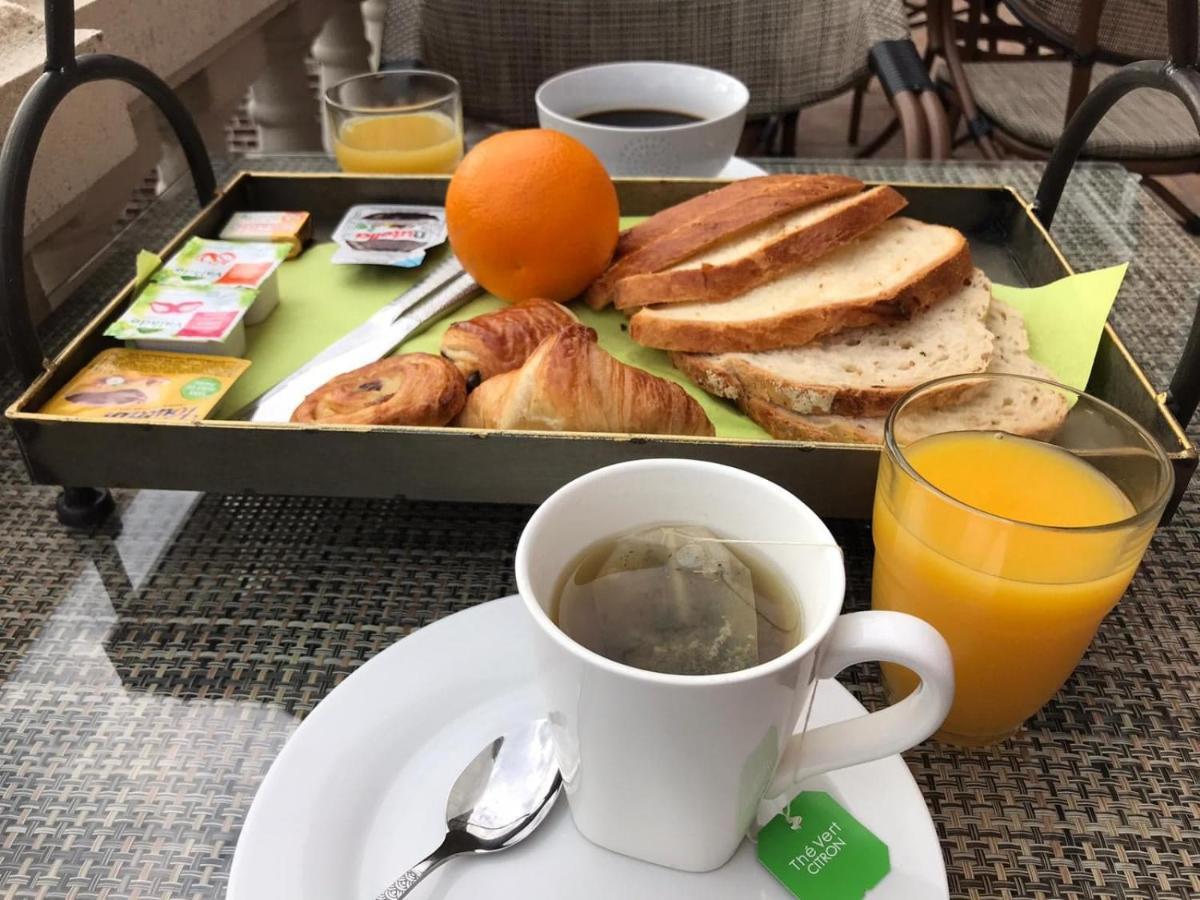 A La Villa Perroy Les Chambres Sont Spacieuses Et Les Petit-Dejeuners Offerts Dunkirk Exteriör bild