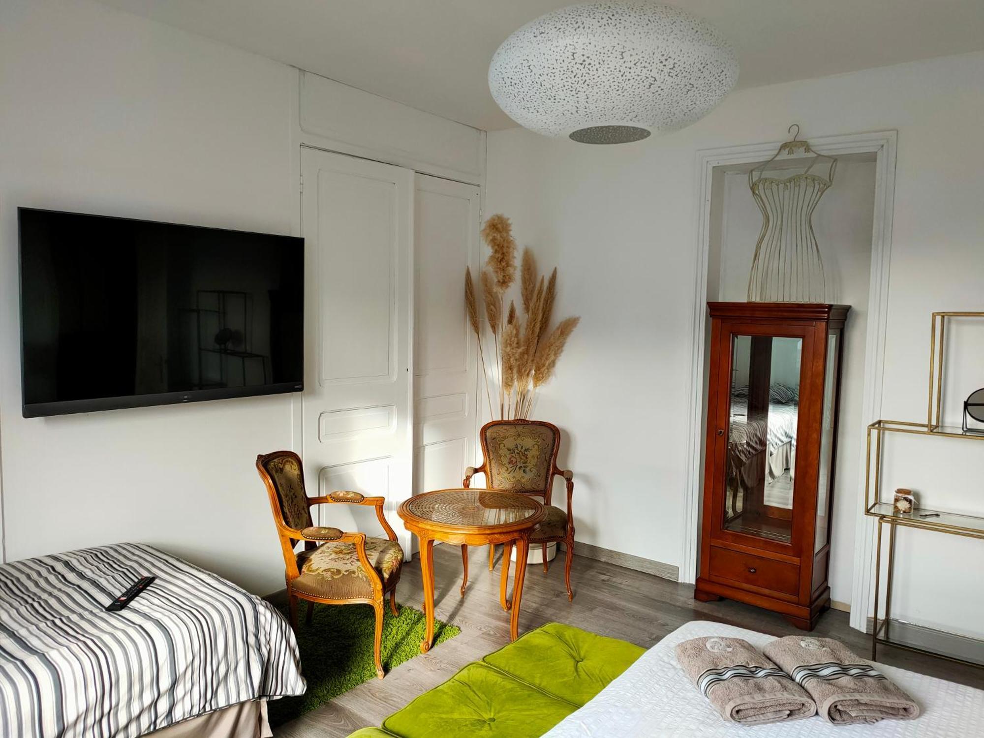 A La Villa Perroy Les Chambres Sont Spacieuses Et Les Petit-Dejeuners Offerts Dunkirk Exteriör bild